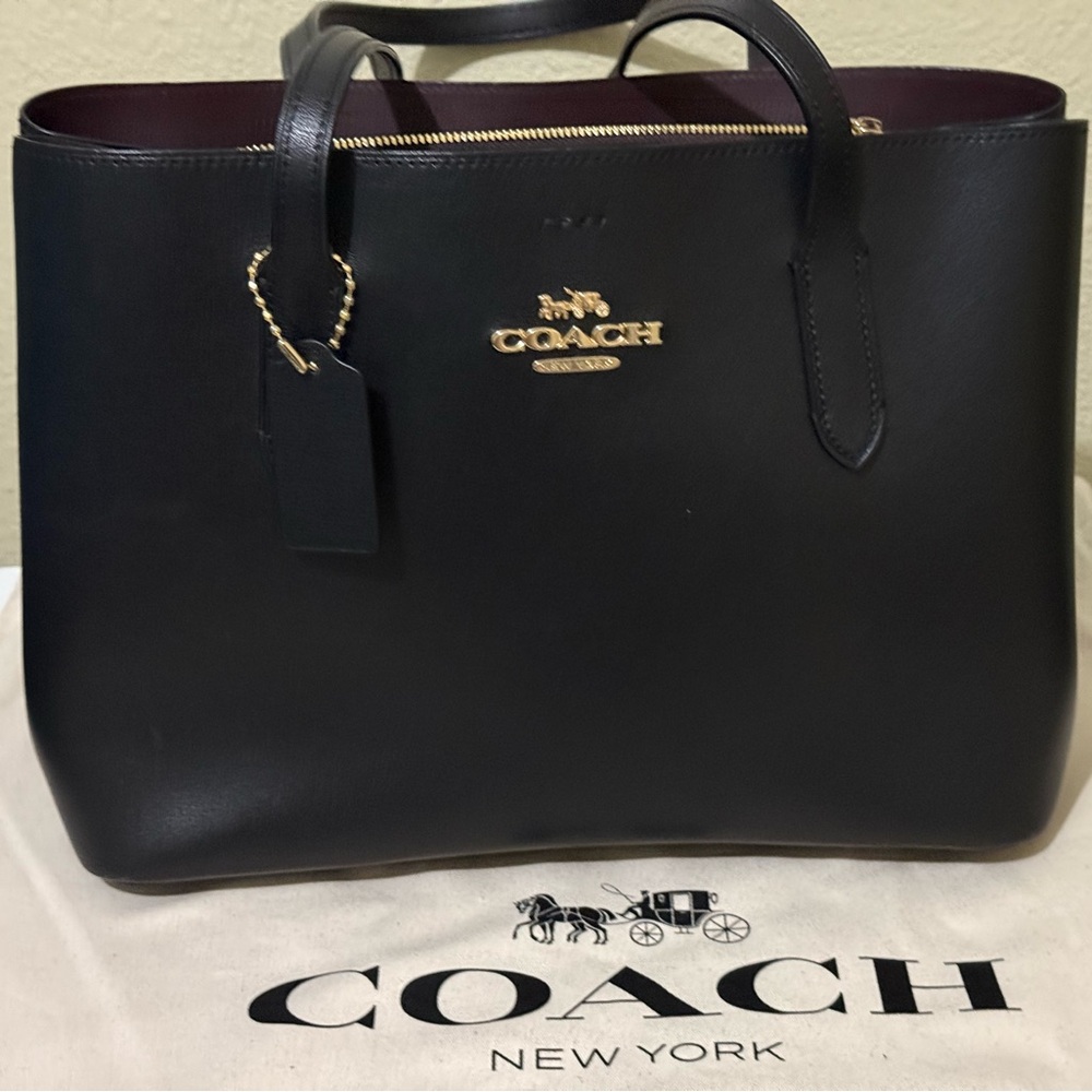📍SOLD 📍Coach Black Leather Tote with Gold Accents